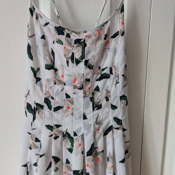 Banana Republic Maxi Dress with floral Detail size 0 - Picture 2 of 4